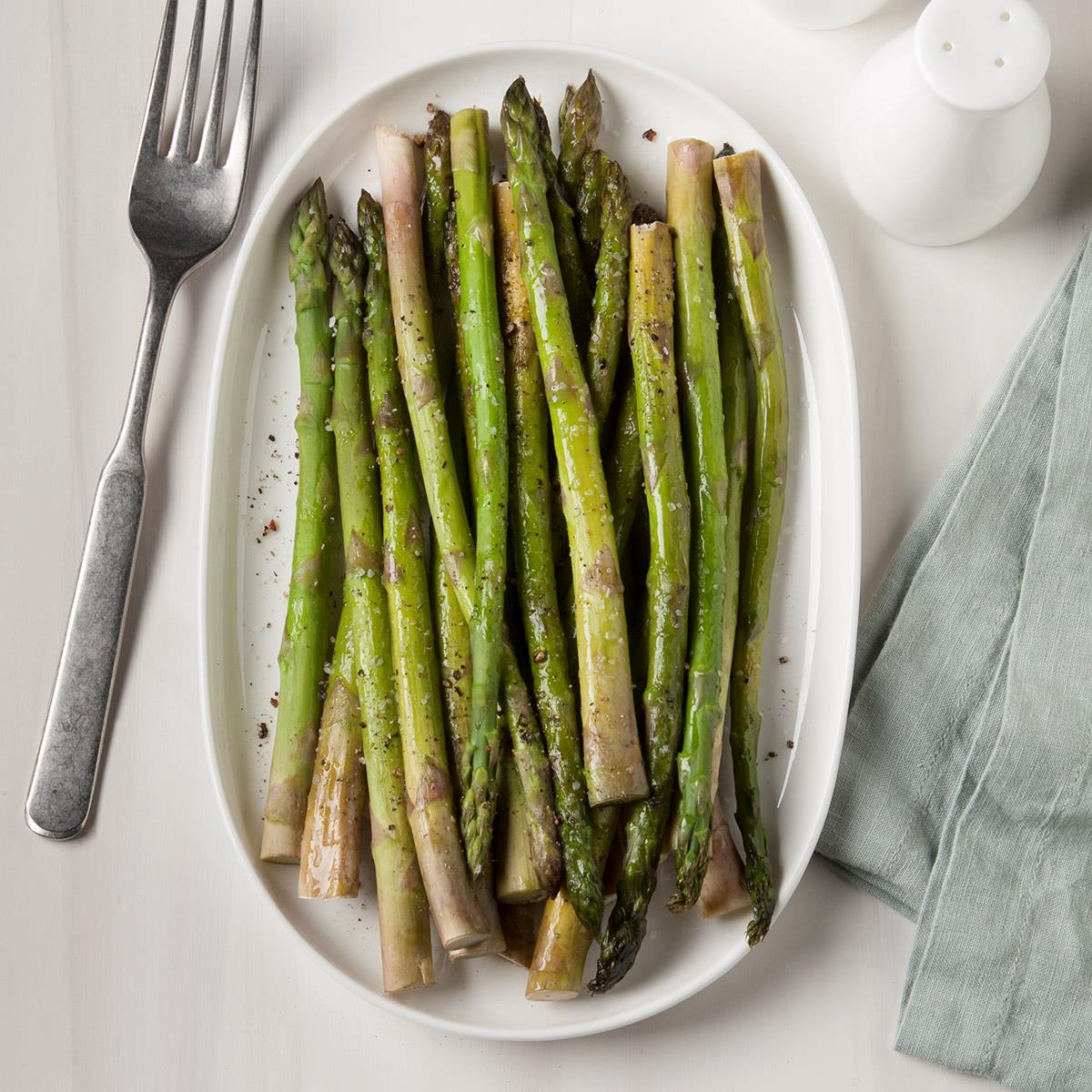 Oven-baked Asparagas presentation